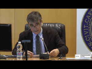 El catedrático de Derecho Internacional Público, Sergio Salinas Alcega, durante su intervención en las jornadas