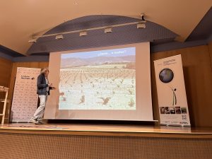 Lunes, 23 de octubre de 2023. – En el marco del Día Internacional de la Lucha contra el Cambio Climático, 24 de octubre). “¡Por los suelos! Un viaje por los suelos del Altoaragón” - David Badía Villas. Catedrático de Universidad en la Escuela Politécnica Superior de Huesca. Investigador IUCA-Unizar