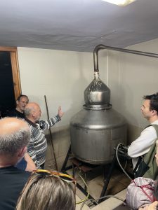 Visita a alambiques de anís tradicionales