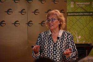 Pilar Santolaria, catedrática de Producción Animal en la EPS (Campus Huesca), durante su conferencia en la tercera sesión del ciclo.
