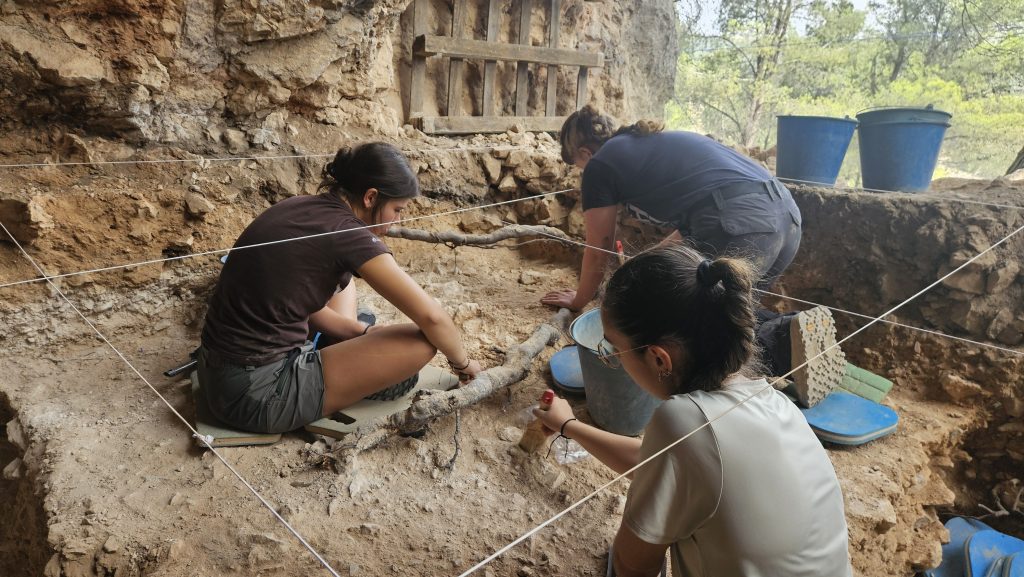 Students from the University of Zaragoza during the excavation of a Mousterian occupation layer at Aguilón P5 Cave.